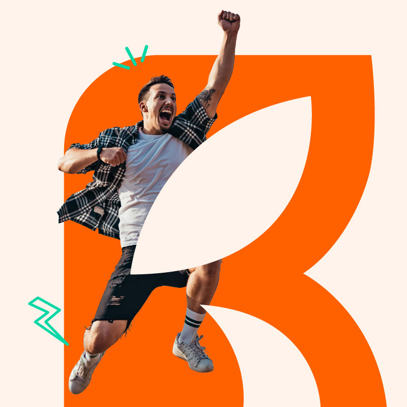 muž v streetwearu skáče radostí : null